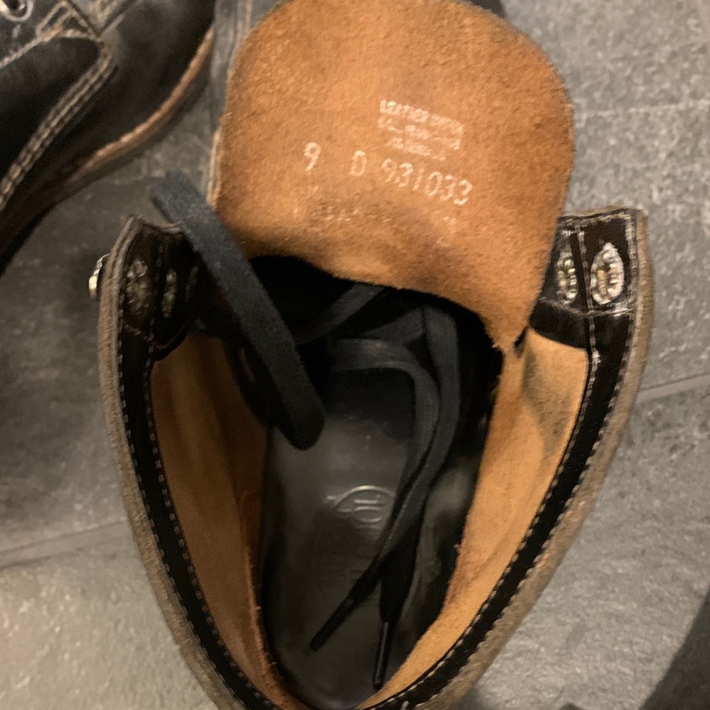 Wolverine Black Leather Men's Boots - 9D run bigger - Picture 2 of 5
